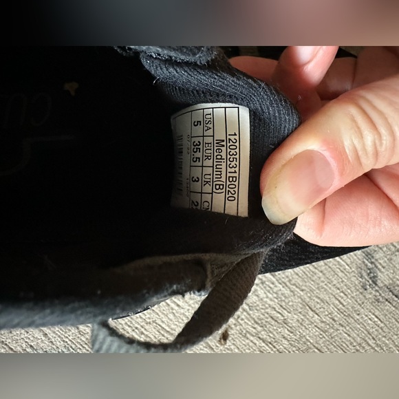 Brooks adrenaline GTS 22 size 5 in great condition! - Picture 5 of 10